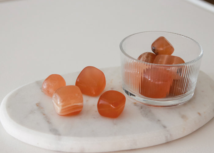 Honigcalcit - Trommelstein