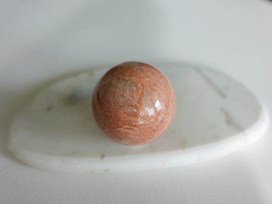 Mondstein (Pfirsich-Mondstein) Kugel - 55 mm