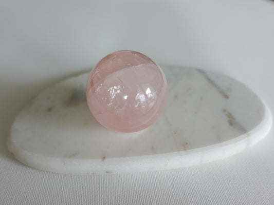 Rosenquarz Kugel - 59 mm