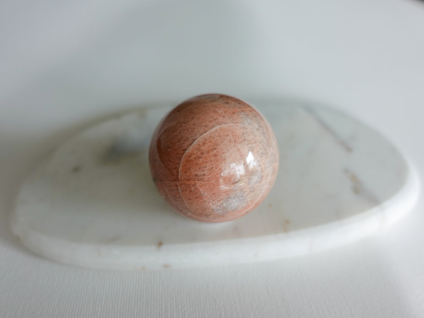 Mondstein (Pfirsich-Mondstein) Kugel - 55 mm
